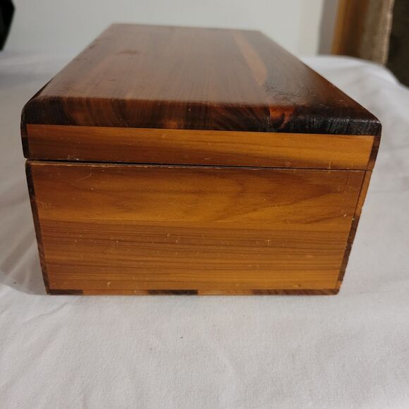Vtg Small Lane Trinket Box No Key Cedar 9x5x3.5 The Glick Furniture Columbus OH - Picture 3 of 10